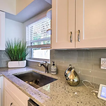 Cute And Cozy Florida Duplex Walk To Beaches! Cocoa Beach Exterior photo