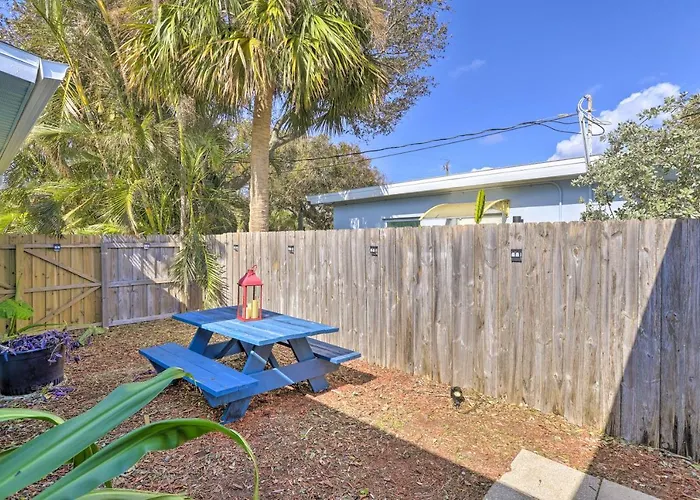 Cute And Cozy Florida Duplex Walk To Beaches!