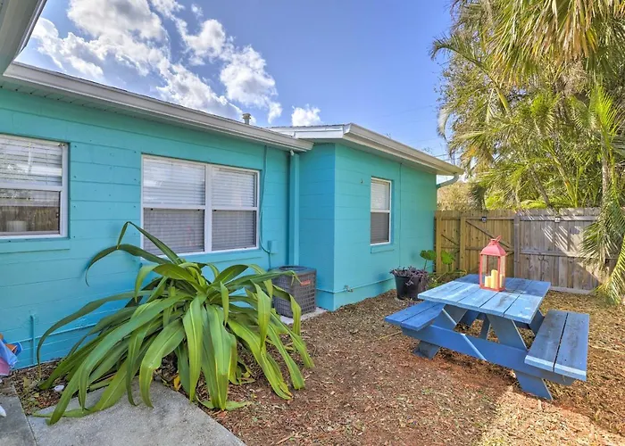 Cute And Cozy Florida Duplex Walk To Beaches!